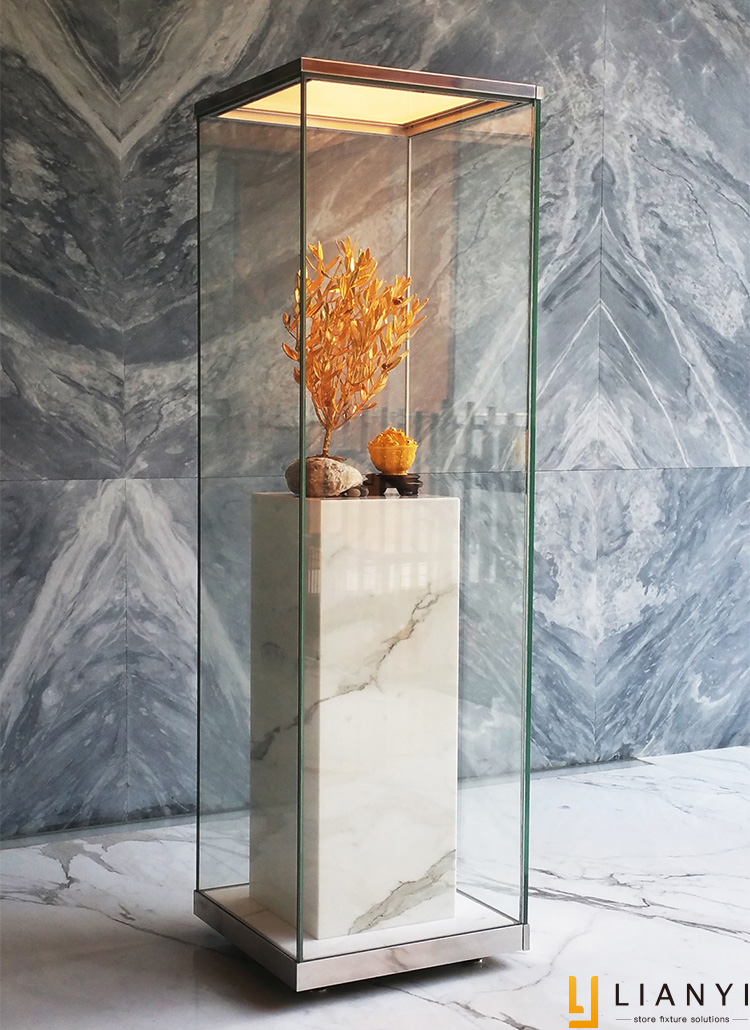 museum showcase.jpg museum display showcase.jpg