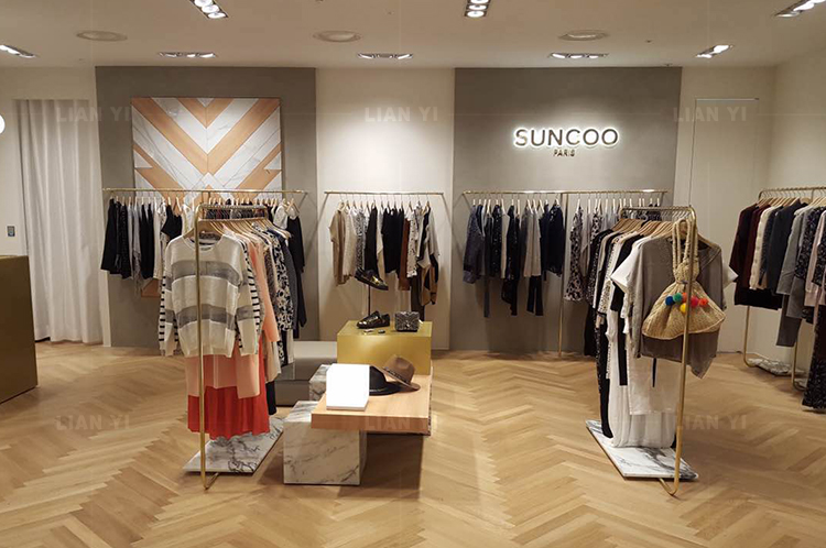 1714448094128497.jpg clothing store decoration.jpg